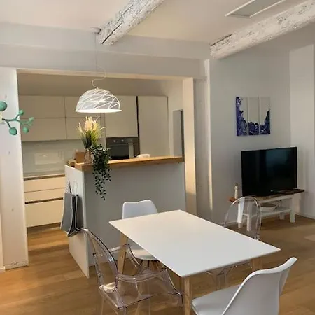 Interno4home: In Centro Storico Con Posto Auto 페라라