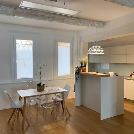 Interno4home: In Centro Storico Con Posto Auto * 페라라