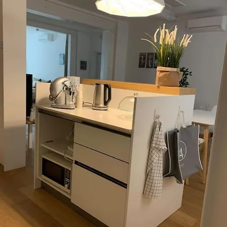 Interno4home: In Centro Storico Con Posto Auto Φεράρα