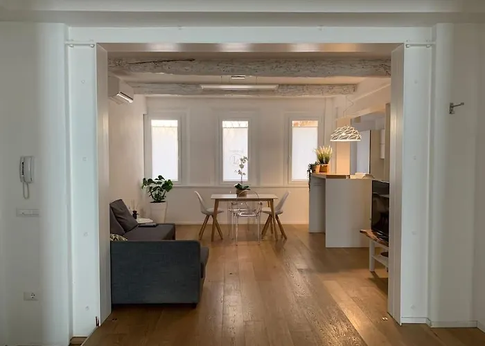 Interno4home: In Centro Storico Con Posto Auto *